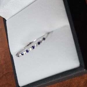 Elegant Diamond and Sapphire Gemstone Ring